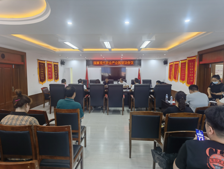 李文輝院長受邀做專題培訓(xùn)，為蓋州市國家現(xiàn)代農(nóng)業(yè)產(chǎn)業(yè)園建設(shè)把脈定向